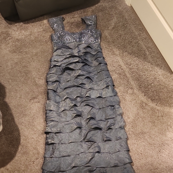 Elegant Blue Ruffled Dress - Picture 1 of 10